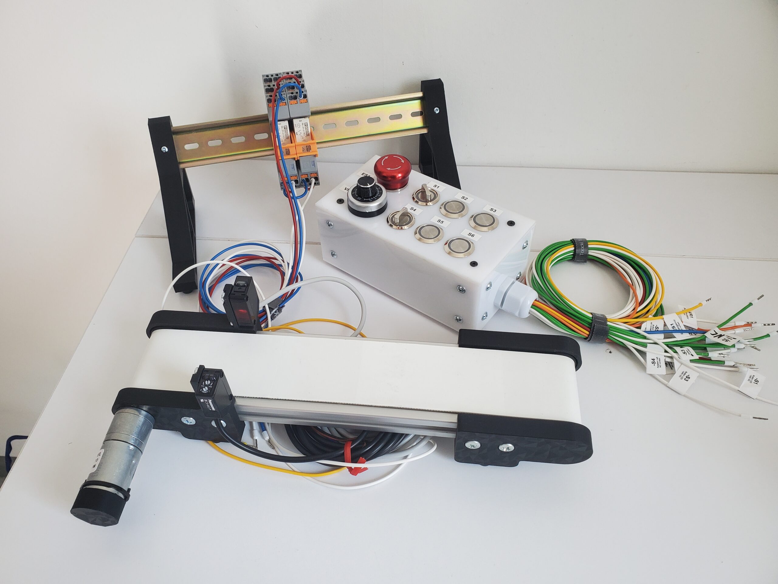 Tiny Conveyor PLC Learning Kit For Siemens Simatic, Omron, Allen Bradley, Schneider - Image 2