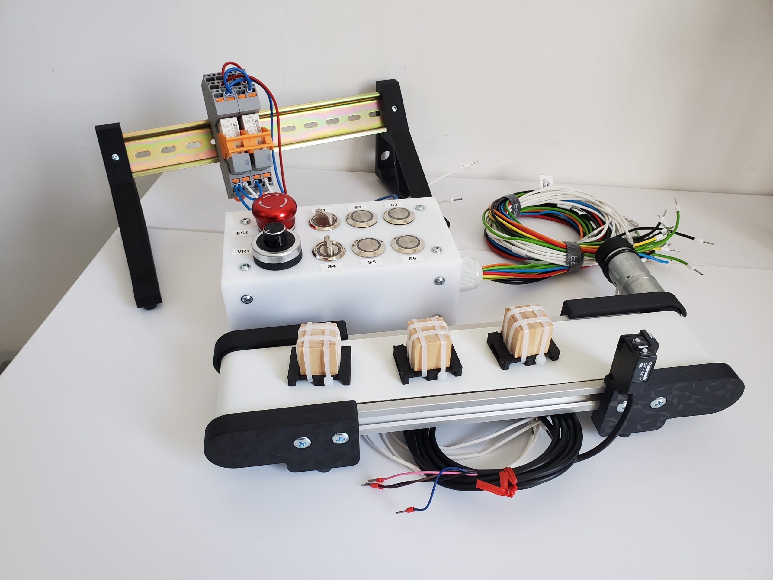 Tiny Conveyor PLC Learning Kit For Siemens Simatic, Omron, Allen Bradley, Schneider